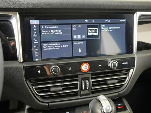 Certified 2023 Porsche Macan Turbo AWD/4WD image 27