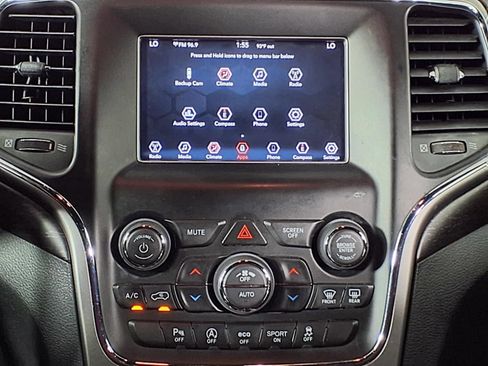 Used 2018 Jeep Grand Cherokee Laredo RWD image 16