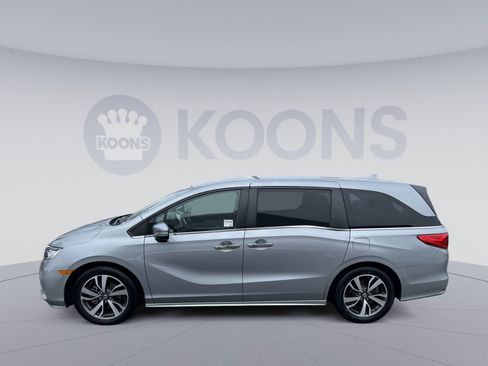 Used 2023 Honda Odyssey Touring image 2