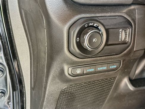 Used 2023 Jeep Wrangler Unlimited Sahara w/ Cold Weather Group AWD/4WD image 11