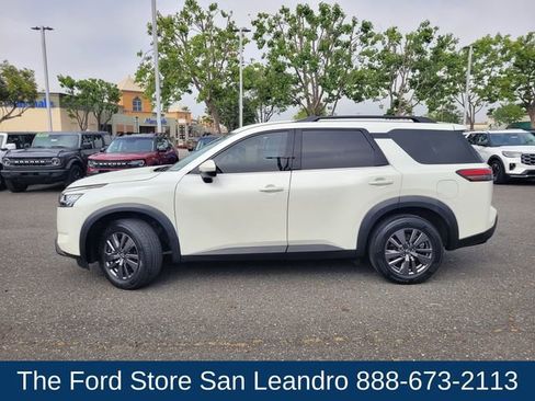 Used 2022 Nissan Pathfinder SV FWD image 5