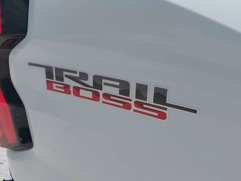 Used 2024 Chevrolet Colorado Trail Boss AWD/4WD image 18