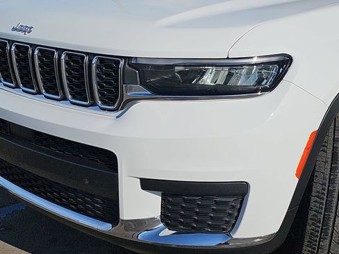 Used 2023 Jeep Grand Cherokee L Laredo image 35