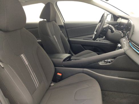 Used 2025 Hyundai Elantra SEL FWD image 21