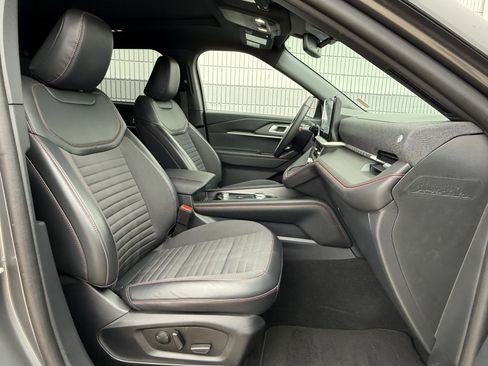 Used 2025 Ford Explorer ST-Line w/ Premium Package image 5