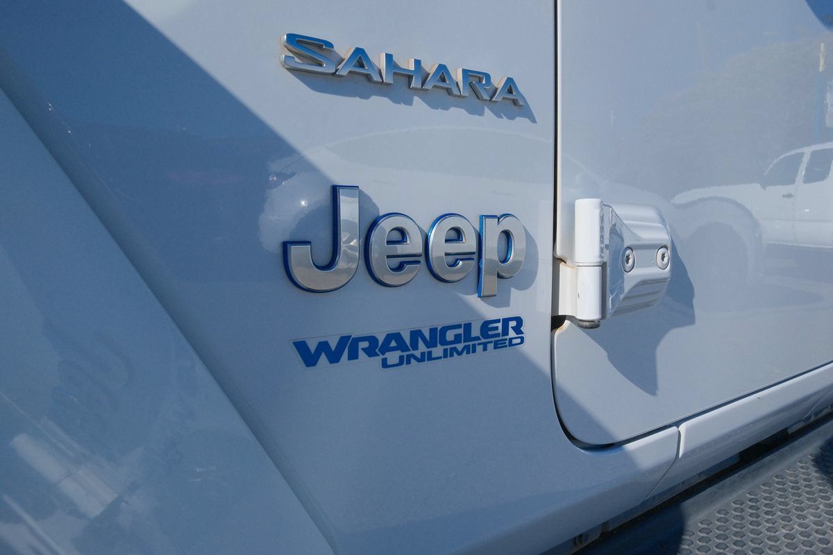 Used 2022 Jeep Wrangler Unlimited Sahara w/ Cold Weather Group AWD/4WD image 37
