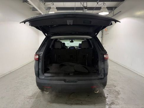 Used 2020 Chevrolet Traverse LT w/ LT Premium Package image 7