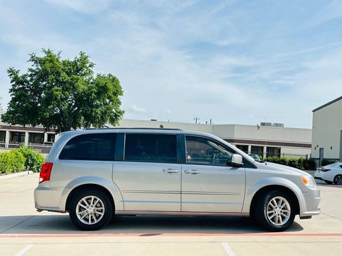 Used 2015 Dodge Grand Caravan SXT FWD image 12