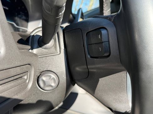 Used 2023 Chevrolet Suburban Premier image 14