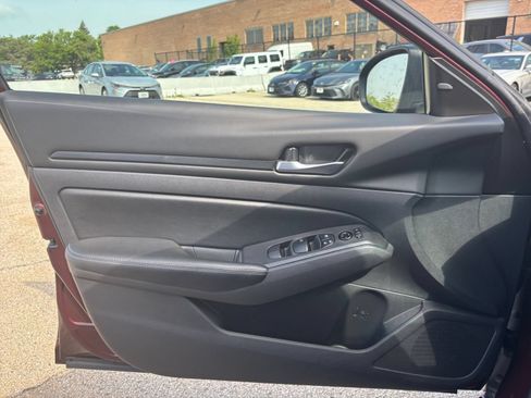 Used 2025 Nissan Altima 2.5 SV FWD image 18
