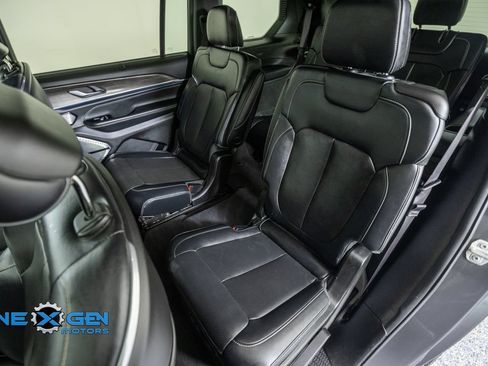 Used 2021 Jeep Grand Cherokee L Overland w/ Luxury Tech Group IV AWD/4WD image 32