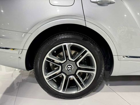 Used 2018 Bentley Bentayga image 55