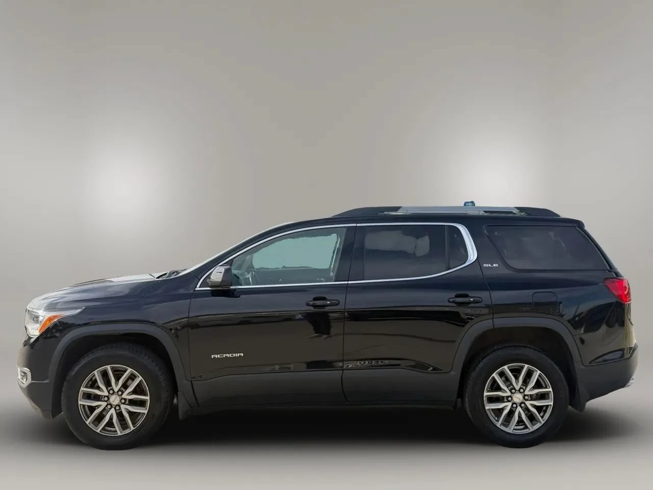 Used 2018 GMC Acadia SLE w/ Driver Alert Package I AWD/4WD image 4