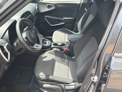 Used 2020 Kia Soul LX FWD image 11