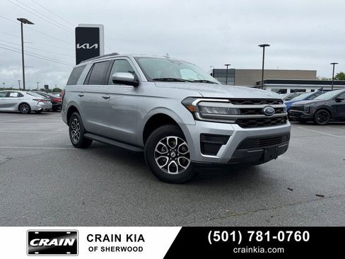 Used 2024 Ford Expedition XLT RWD image 1