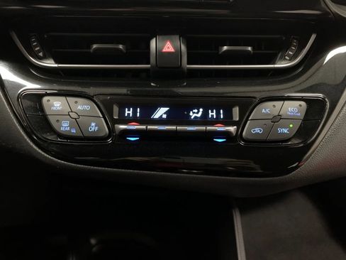 Used 2018 Toyota C-HR XLE image 33