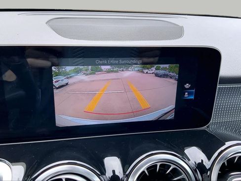 Used 2021 Mercedes-Benz GLB 250 4MATIC image 29
