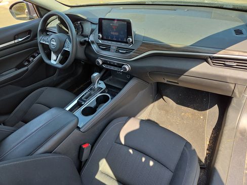 Used 2023 Nissan Altima 2.5 SV FWD image 16