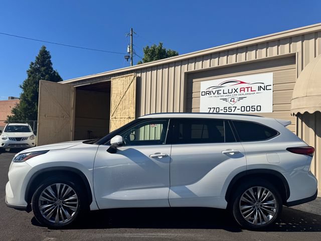 Used 2020 Toyota Highlander Platinum FWD image 3