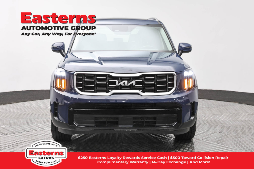 Used 2025 Kia Telluride S FWD image 3