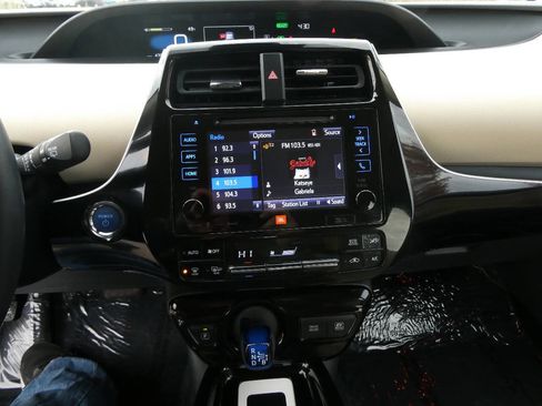 Used 2016 Toyota Prius Four w/ Advanced Technology Package image 17