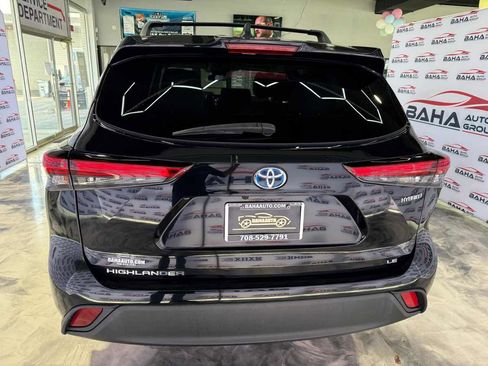 Used 2022 Toyota Highlander LE FWD image 6