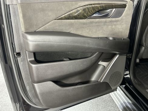 Used 2015 Cadillac Escalade ESV Platinum image 30