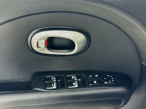Used 2018 Kia Soul + FWD image 21