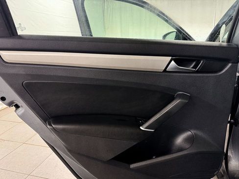 Used 2022 Volkswagen Passat 2.0T SE image 16