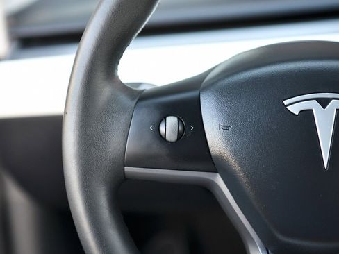 Used 2021 Tesla Model Y Long Range image 21