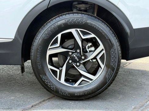 Used 2025 Kia Sportage LX AWD/4WD image 16