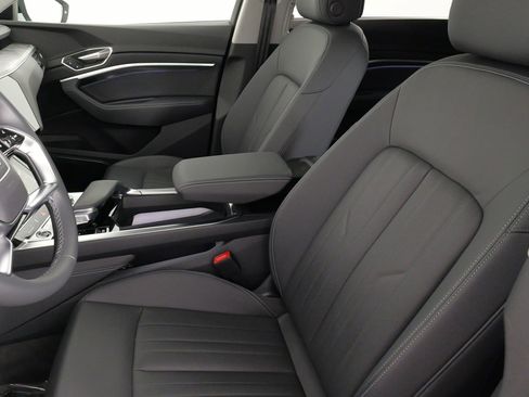 Used 2024 Audi Q8 e-tron Premium Plus w/ Premium Plus Package image 31