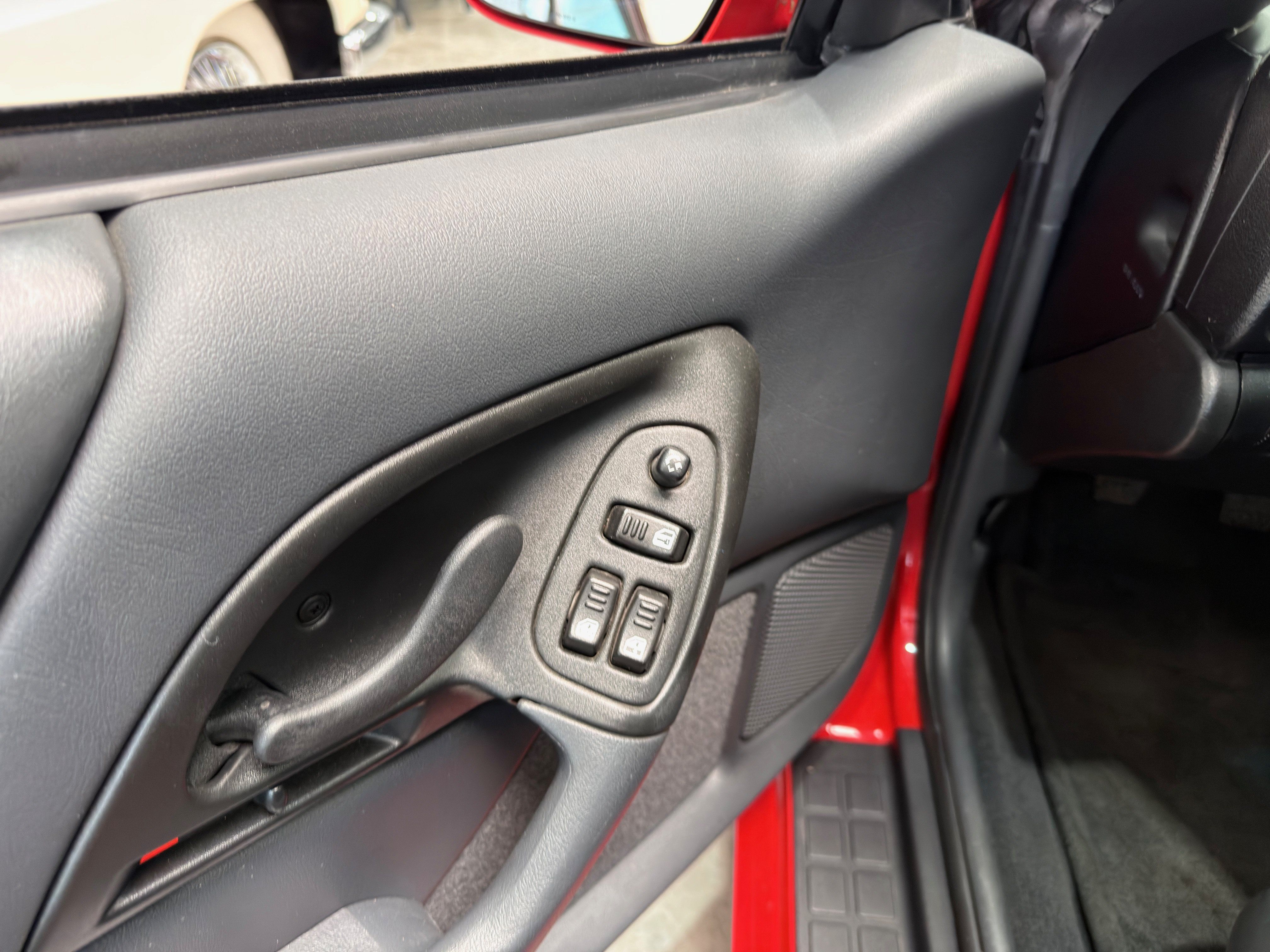 Used 1995 Chevrolet Camaro Z28 RWD image 17