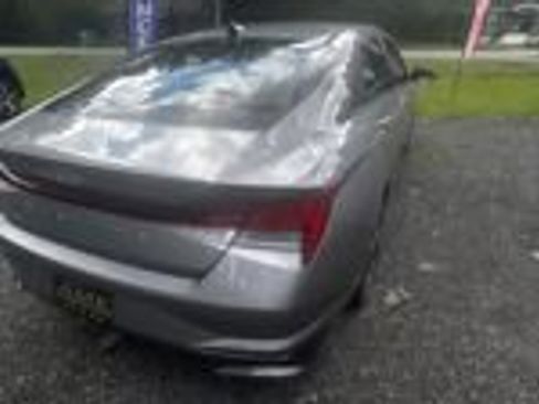Used 2022 Hyundai Elantra SEL w/ Convenience + Premium Package FWD image 12
