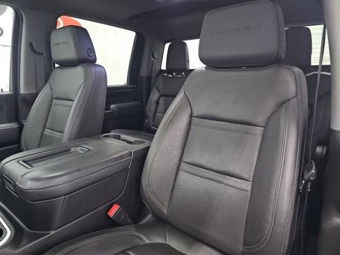 Used 2021 GMC Sierra 3500 Denali w/ Denali Ultimate Package image 22