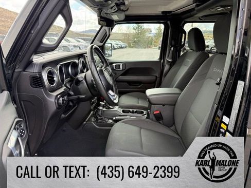 Used 2022 Jeep Wrangler Unlimited Sahara w/ LED Lighting Group AWD/4WD image 13