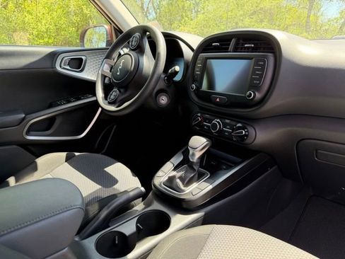 Used 2025 Kia Soul LX w/ LX Technology Package image 6