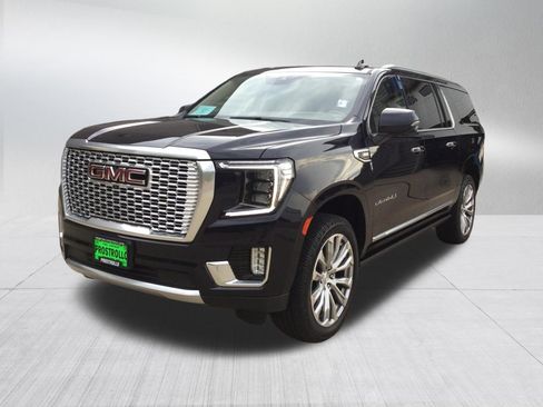 Used 2021 GMC Yukon XL Denali w/ Denali Ultimate Package AWD/4WD image 2