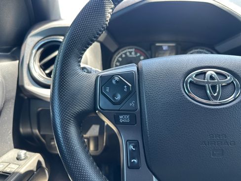 Used 2021 Toyota Tacoma TRD Off-Road AWD/4WD image 32