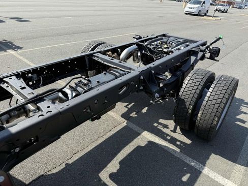 New 2025 Ford F550 4x4 SuperCab Super Duty image 11