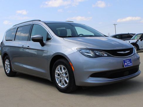 Used 2021 Chrysler Voyager Lxi image 3