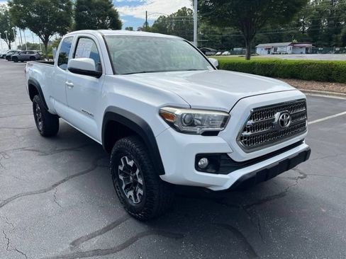Used 2016 Toyota Tacoma TRD Off-Road w/ Towing Package AWD/4WD image 4
