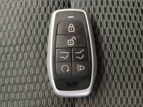 Used 2017 Ford Explorer XLT image 32