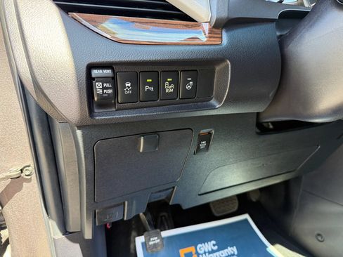 Used 2015 Toyota Sienna Limited FWD image 36