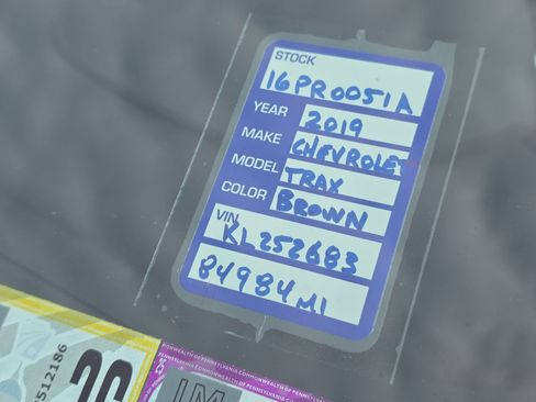 Used 2019 Chevrolet Trax LT w/ LT Convenience Package image 11