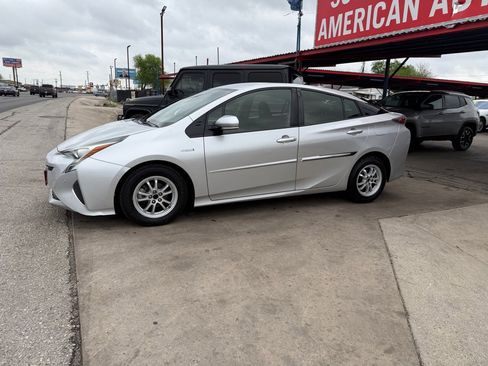 Used 2018 Toyota Prius Two w/ Prius Two Safety Plus Package image 10