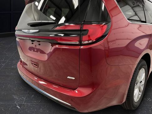 New 2026 Chrysler Pacifica Select image 33