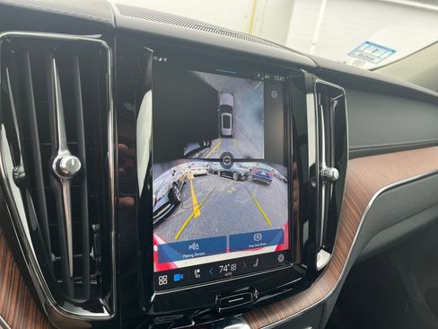 Used 2024 Volvo XC60 T8 Ultimate image 24