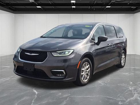 Used 2023 Chrysler Pacifica Touring-L FWD image 1