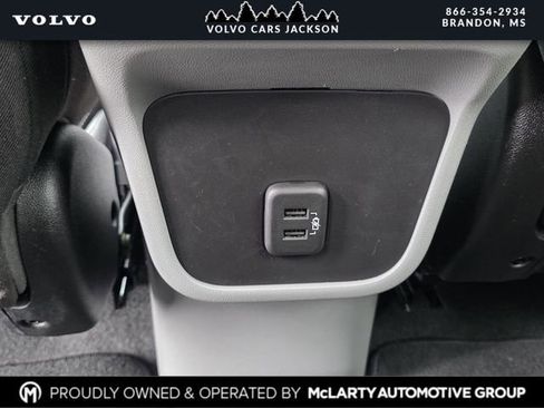 Used 2024 GMC Terrain SLE w/ Driver Convenience Package FWD image 17